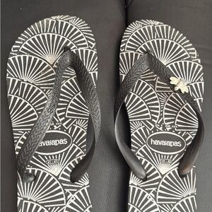 Havaianas Black and White Patterned Flip Flops